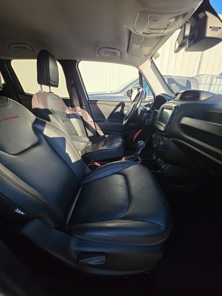 Used 2018 Jeep Renegade Trailhawk AWD/4WD image 23