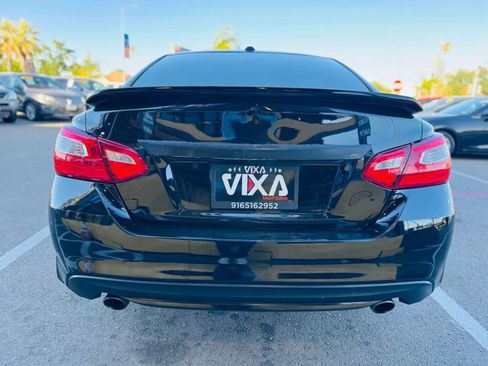 Used 2017 Nissan Altima 2.5 SL w/ Moonroof Package FWD image 5
