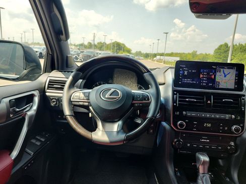 Used 2023 Lexus GX 460 Luxury w/ Accessory Package AWD/4WD image 13