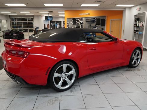 Used 2017 Chevrolet Camaro SS image 10