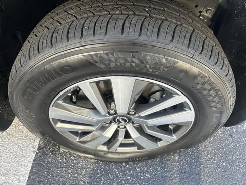 Used 2025 Nissan Pathfinder SL image 6