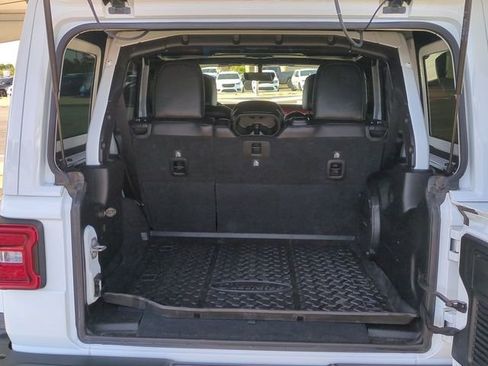 Used 2018 Jeep Wrangler Unlimited Rubicon AWD/4WD image 30
