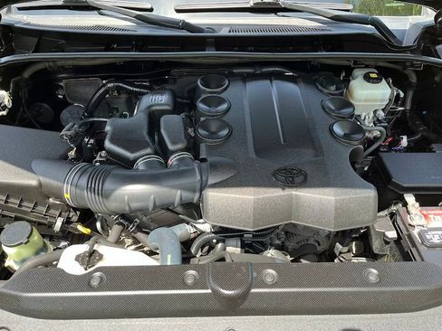 Used 2018 Toyota 4Runner Limited AWD/4WD image 30