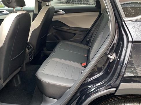 New 2026 Volkswagen Taos SE image 22