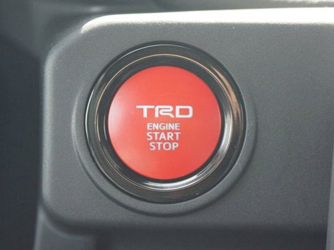 Used 2025 Toyota Tacoma TRD Sport AWD/4WD image 8