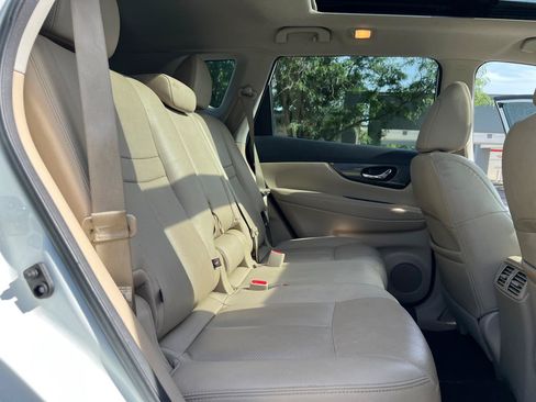 Used 2016 Nissan Rogue SL w/ SL Premium Package FWD image 32