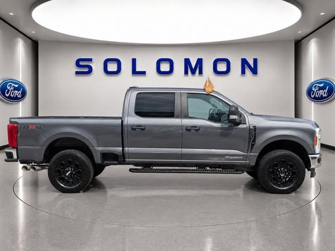 Used 2024 Ford F250 XL AWD/4WD image 3