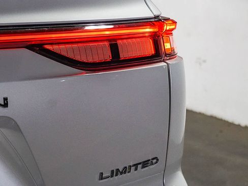 Certified 2025 Toyota Crown Signia w/ Advanced Technology Package image 12