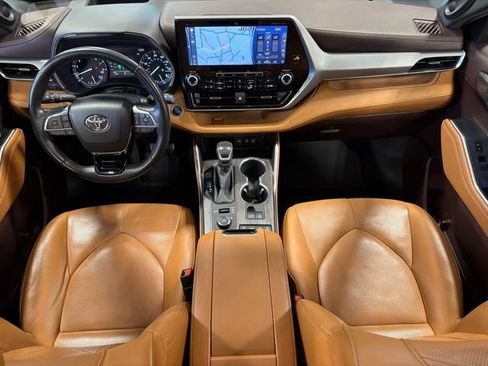 Used 2020 Toyota Highlander Platinum AWD/4WD image 25