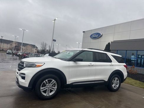 Certified 2023 Ford Explorer XLT w/ Equipment Group 202A image 4