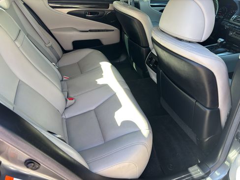 Used 2015 Lexus LS 460 AWD w/ Comfort Package image 26