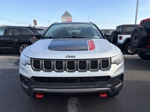 Used 2025 Jeep Compass Trailhawk w/ Trailhawk Elite Group AWD/4WD image 2