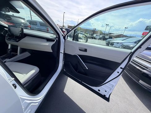 Used 2022 Toyota Corolla Cross LE image 18