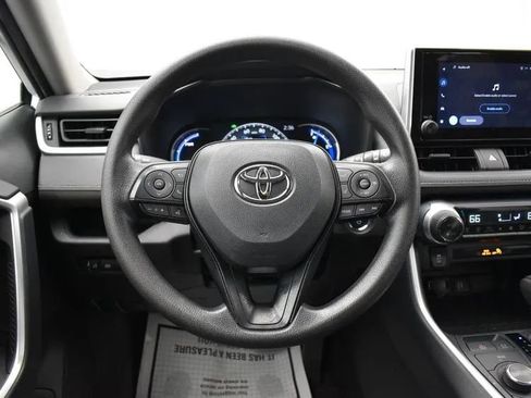 Used 2024 Toyota RAV4 XLE AWD/4WD image 20