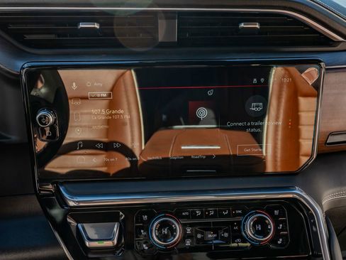 Used 2025 GMC Sierra 2500 Denali Ultimate image 25