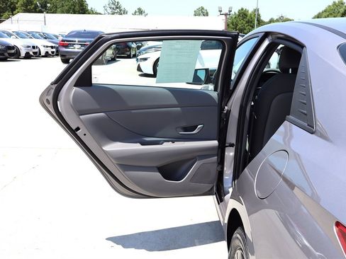 Used 2023 Hyundai Elantra SEL FWD image 39