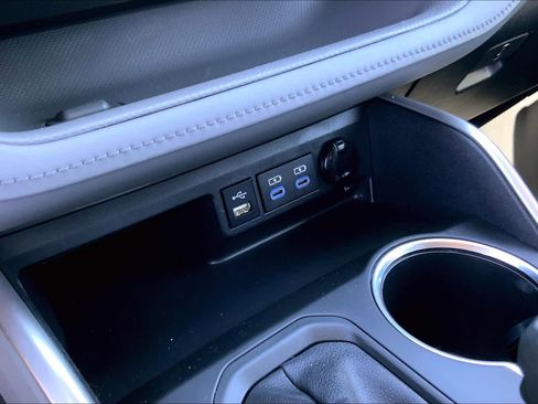 Used 2022 Toyota Highlander L image 34