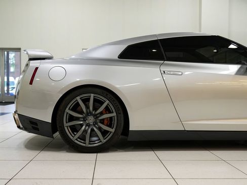 Used 2016 Nissan GT-R Premium AWD/4WD image 17