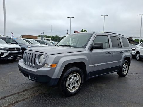 Used 2015 Jeep Patriot Sport w/ Power Value Group FWD image 3