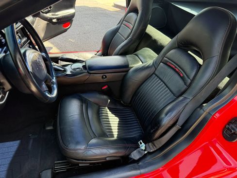 Used 2004 Chevrolet Corvette Coupe RWD image 11
