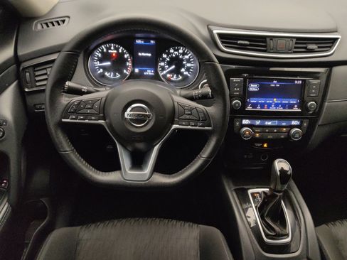 Used 2020 Nissan Rogue SV FWD image 22