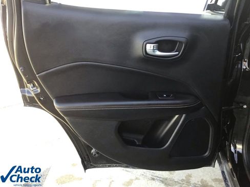 Used 2018 Jeep Compass Latitude w/ Cold Weather Group image 12