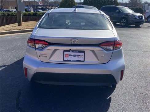 Used 2023 Toyota Corolla LE image 5