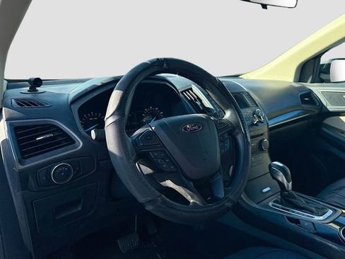 Used 2015 Ford Edge SE image 10