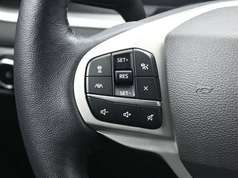 Used 2023 Ford Explorer XLT w/ Equipment Group 202A AWD/4WD image 17