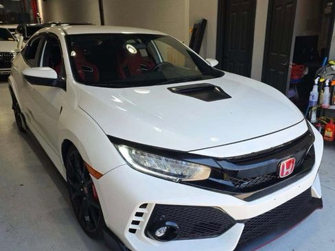 Used 2017 Honda Civic Type R image 2