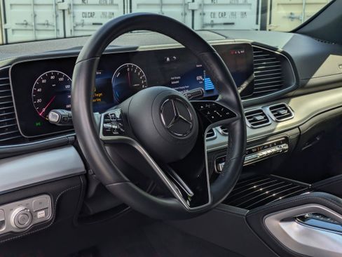 Used 2025 Mercedes-Benz GLE 450e 4MATIC image 23