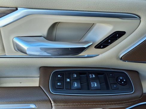 Used 2019 RAM 1500 Laramie image 12
