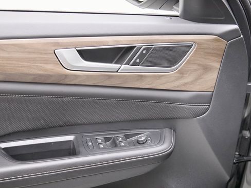 Used 2025 Volkswagen Atlas SE image 13