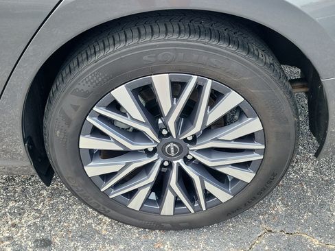 Certified 2025 Nissan Altima 2.5 SV FWD image 9