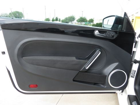 Used 2012 Volkswagen Beetle Turbo FWD image 21