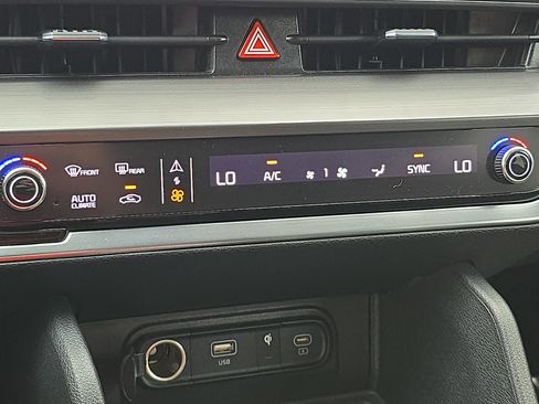 Used 2024 Kia Sportage EX image 23