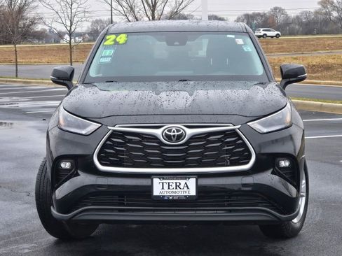 Used 2024 Toyota Highlander LE image 2