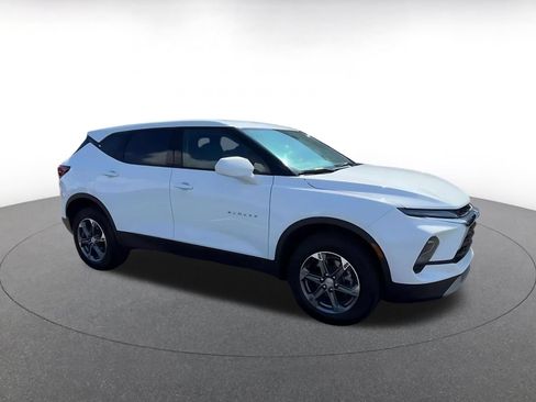 Used 2026 Chevrolet Blazer LT FWD image 2