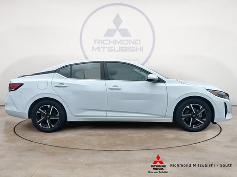 Used 2024 Nissan Sentra SV FWD image 2