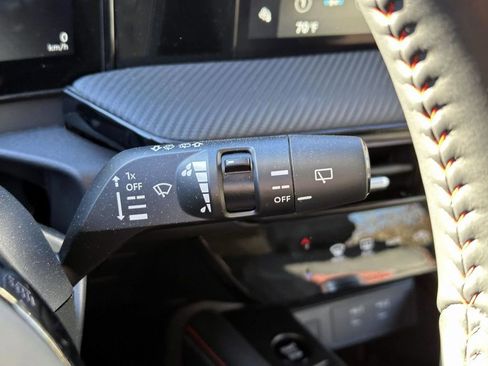 Certified 2025 Nissan Kicks SR w/ Illumination Package image 24