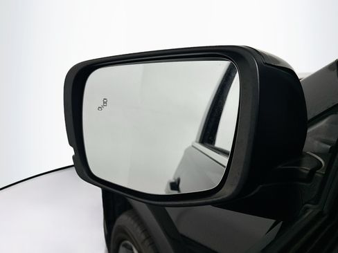 Used 2023 Honda Pilot Touring image 16