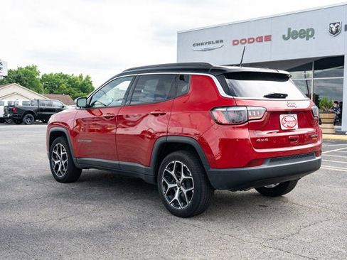 Used 2025 Jeep Compass Limited AWD/4WD image 3