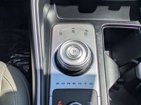 Certified 2025 Kia Sorento EX w/ EX Panoramic Sunroof Package AWD/4WD image 24