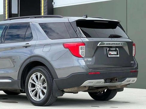 Used 2022 Ford Explorer XLT w/ Equipment Group 202A AWD/4WD image 33