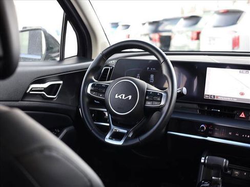 Used 2025 Kia Sportage EX image 10