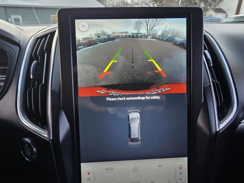 Used 2024 Ford Edge Titanium image 18