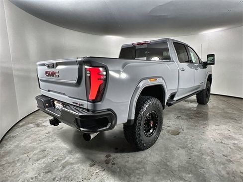 Used 2024 GMC Sierra 2500 AT4X image 8
