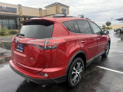 Used 2016 Toyota RAV4 LE image 7