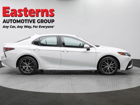 Used 2024 Toyota Camry SE image 4