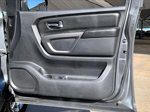 Used 2015 Nissan Titan SL image 25